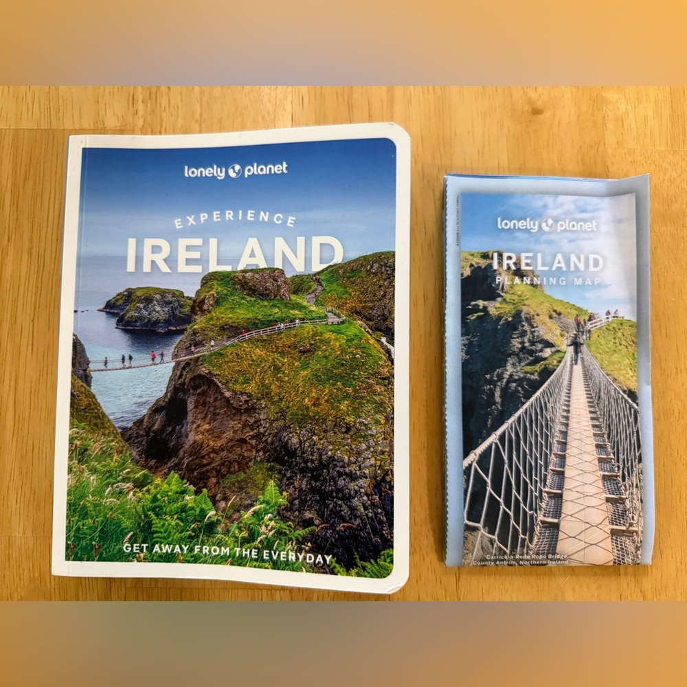 Lonely Planet Ireland Book and Map 2024